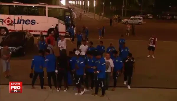 Misterul celor mai entuziasti suporteri aseara de pe National Arena: au cantat, au dansat si au strigat: Forza Steaua! Radoi a programat un amical cu ei