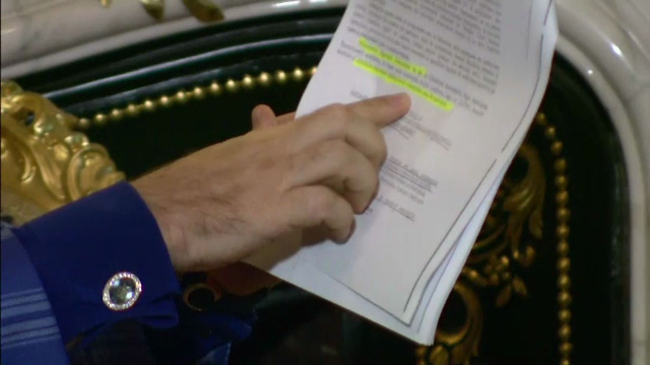 Gigi Becali a prezentat in premiera DOCUMENTELE si CASETA VIDEO care demonstreaza ca detine palmaresul Stelei: