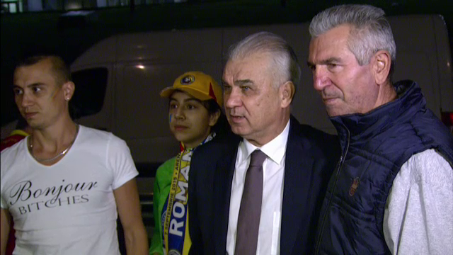 A uitat sa mearga la conferinta? Iordanescu, intors din autocar de staff-ul nationalei! Cum a explicat egalul cu Grecia_11
