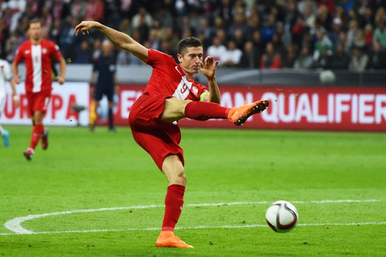 Nu batem pe nimeni, dar macar nu luam gol :) Puisorii lui Tata Puiu au ajuns la 340 de minute fara gol marcat, insa calificarea e aproape. 10 lucruri care s-au petrecut de cand Romania n-a mai dat gol_3