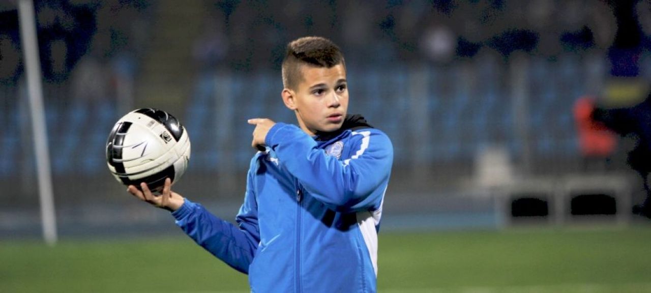 Ce au in comun fotbalisti de zeci de milioane de la Manchester si Tottenham cu Ianis Hagi si Academia