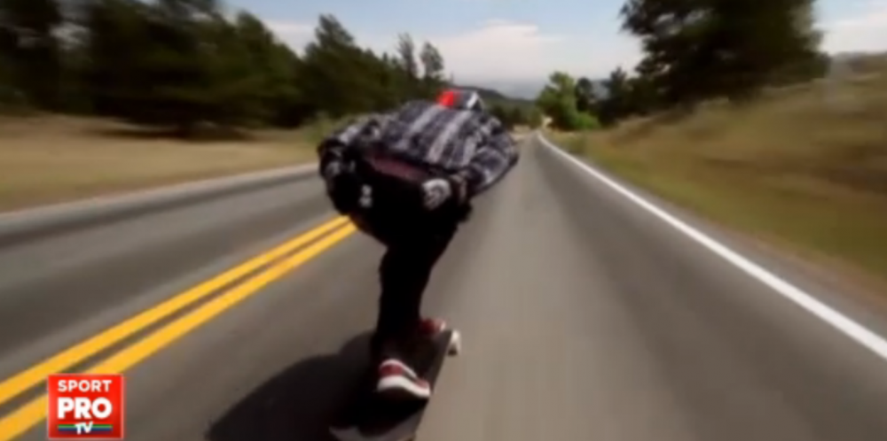 Un nou record pe placa! VIDEO: Cursa in care acest american atinge 113 km/h pe skateboard