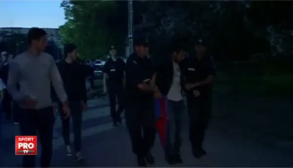VIDEO INCREDIBIL! "Bai, smardoiule! Iti place, ma, cum plange fata mea din cauza ta? GARCEA!" Cum a fost ridicat Croitoru de jandarmi cu Steaua