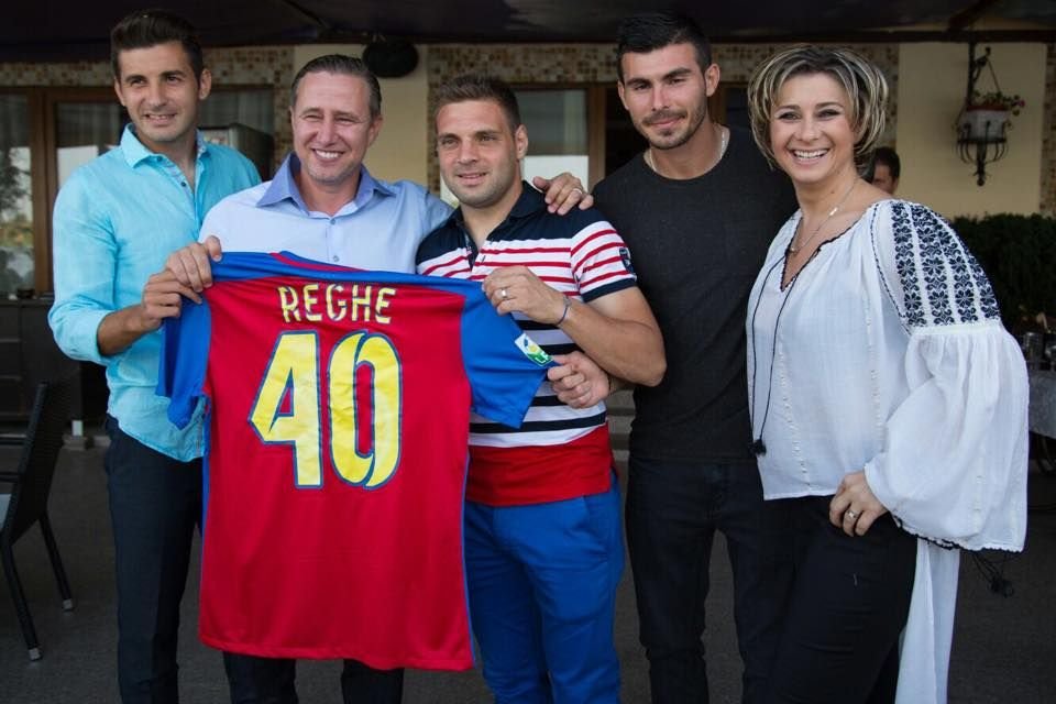 FOTO Reghe a petrecut impreuna cu jucatorii Stelei de ziua sa! Ce tort a primit fostul antrenor al Stelei! _3
