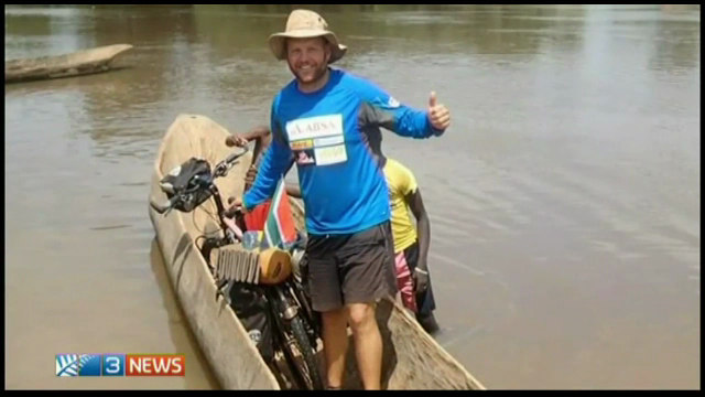 Cosmarul trait de sud-africanul care a plecat acum DOI ANI de acasa pe bicicleta sa prinda mondialul de rugby. Ce a patit la primul meci