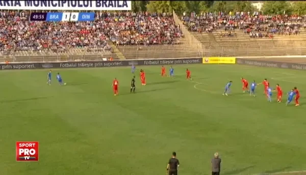 Executie frumoasa a lui Ivan din interiorul careului, mingea loveste bara!