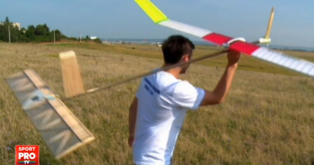 Instructorul din Romania care a primit aceeasi distinctie ca Aurel Vlaicu! Ce probleme are din cauza aeromodelelor sale! VIDEO