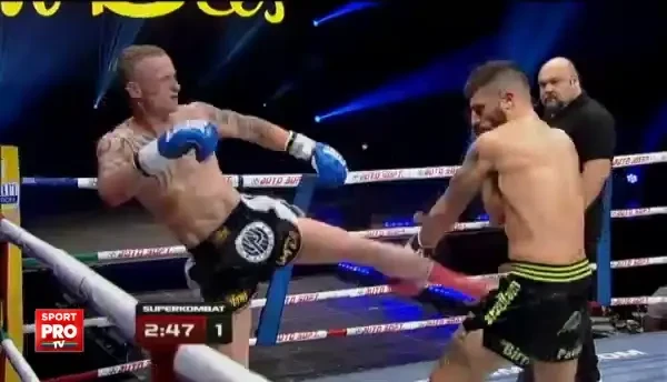 Murdoch, victorie prin descalificare