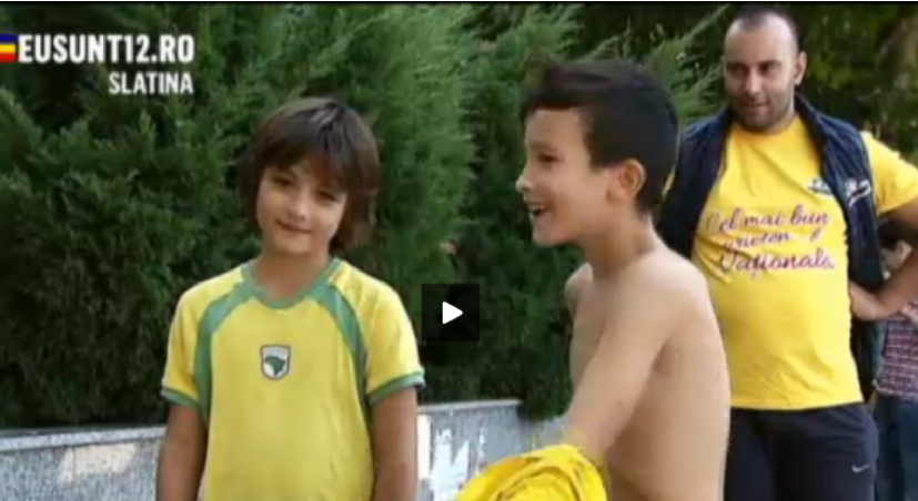 Reactia fantastica a acestui copil din Slatina atunci cand Stelea l-a rugat sa-i arate cum se bucura la gol :) VIDEO