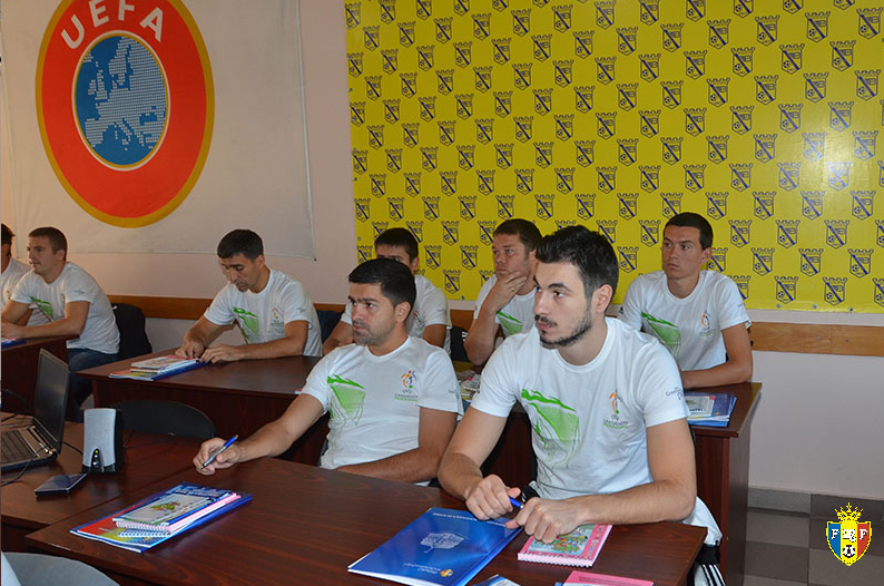 Back to School | Mirel Radoi sta in banca pentru a putea fi curand pe banca. Stelistul s-a apucat de Scoala de Antrenori in Moldova si va fi coleg cu Alex Piturca_2