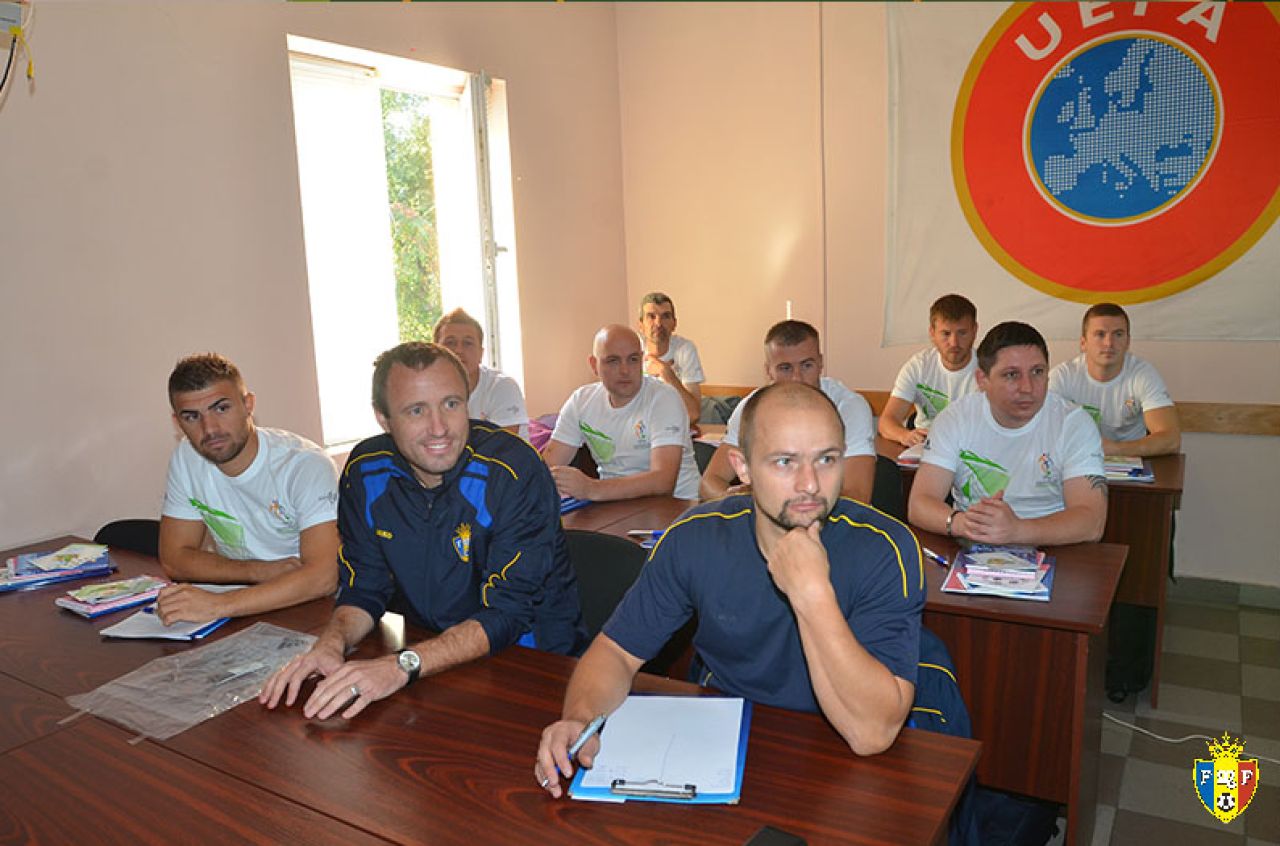 Back to School | Mirel Radoi sta in banca pentru a putea fi curand pe banca. Stelistul s-a apucat de Scoala de Antrenori in Moldova si va fi coleg cu Alex Piturca_3