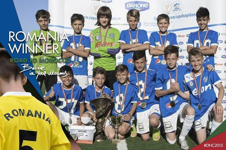 Copii, fiti mari pentru Romania | Pustii Academiei Hagi se pregatesc de Mondial , Bogdan Stelea ii incurajeaza: Tineti-o tot asa si veti ajunge mari