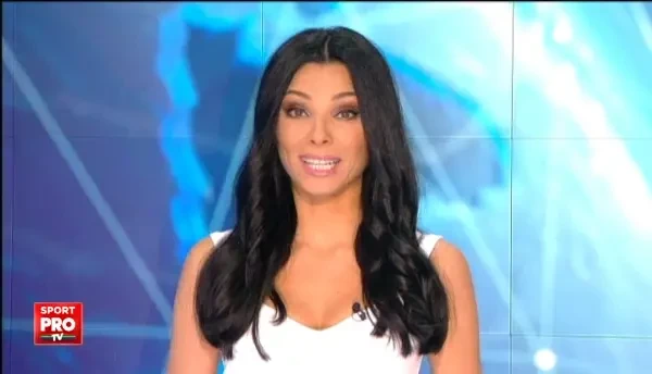 Un indian de 10 ani are un talent unic in lume: merge pe doua roti cu tractorul si face drifturi cu el :)