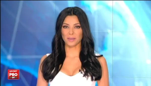 Surpriza uriasa pentru studentii din Regie: Stelea si Balint au impartit bilete la meciul cu Finlanda! VIDEO