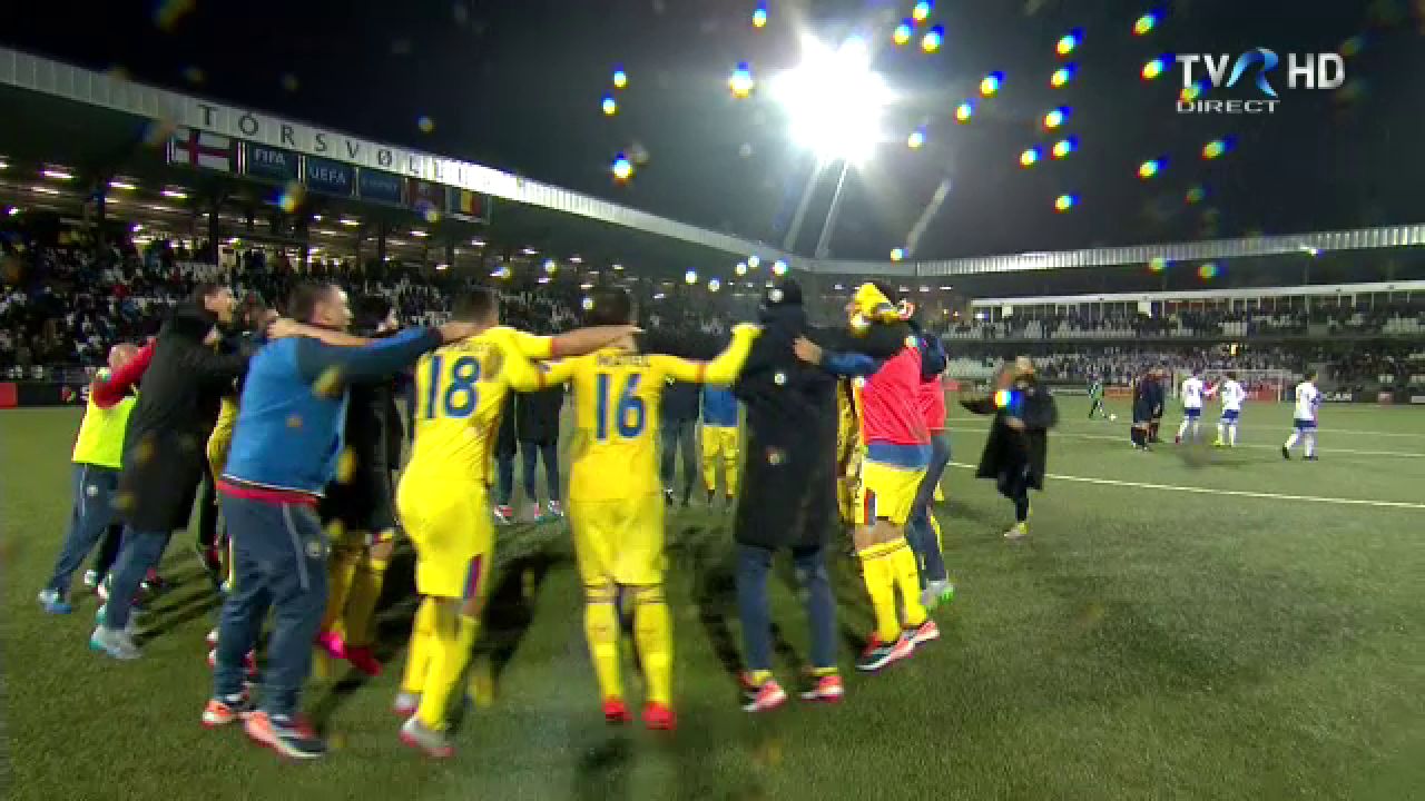 Imaginile asteptate de 7 ani! Romania merge la EURO 2016! Jucatorii au facut HORA BUCURIEI pe teren! FOTO_7