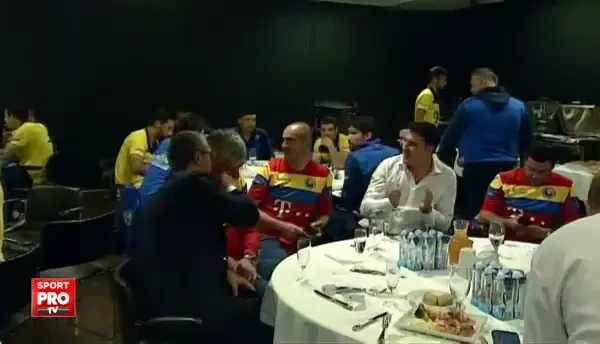 Ca bogat ii greu si sarac ii rau! Imagini MEMORABILE in Feroe! Petrecere cu muzica populara pentru jucatorii nationalei! VIDEO