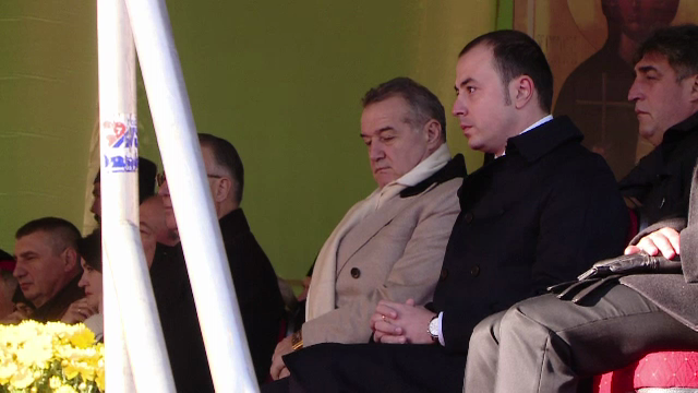 Imaginile surprinse cu Gigi Becali astazi la moastele Sf. Parascheva in Iasi! Cum a venit imbracat finantatorul Stelei
