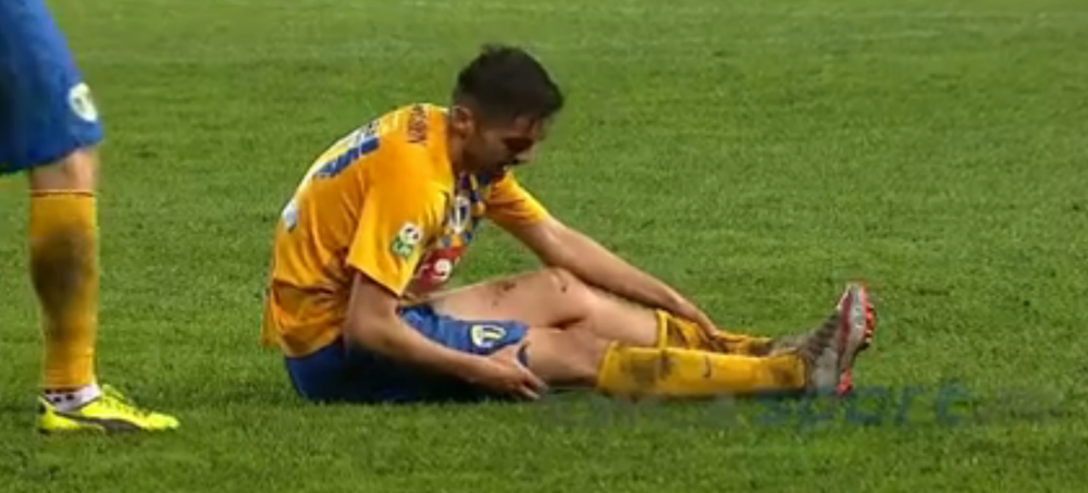 Gazonul de la Ploiesti a facut victime! Un jucator de la Petrolul s-a accidentat grav din cauza terenului! FOTO_2