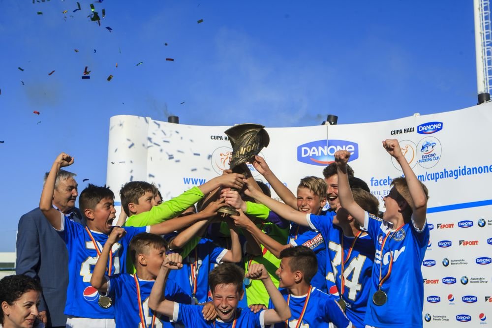 Ei sunt viitorul fotbalului | Pustii care viseaza sa calce pe urmele lui Messi si Ronaldo au jucat la Cupa Natiunilor Danone. Ce au facut romanii