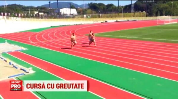 Luptatorii de SUMO au facut show la o cursa de viteza! Cine a fost cel mai rapid :)