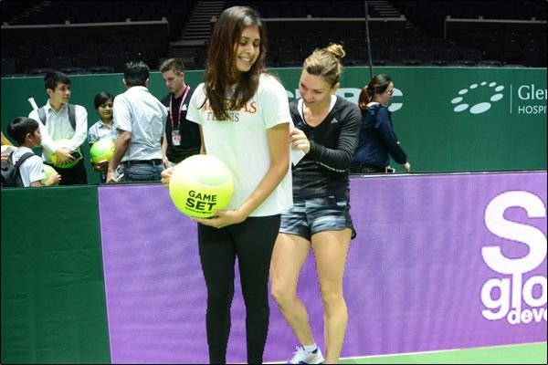 Simona Halep s-a intalnit cu fanii la Singapore inainte de Turneul Campioanelor! Surpriza de care a avut parte_2