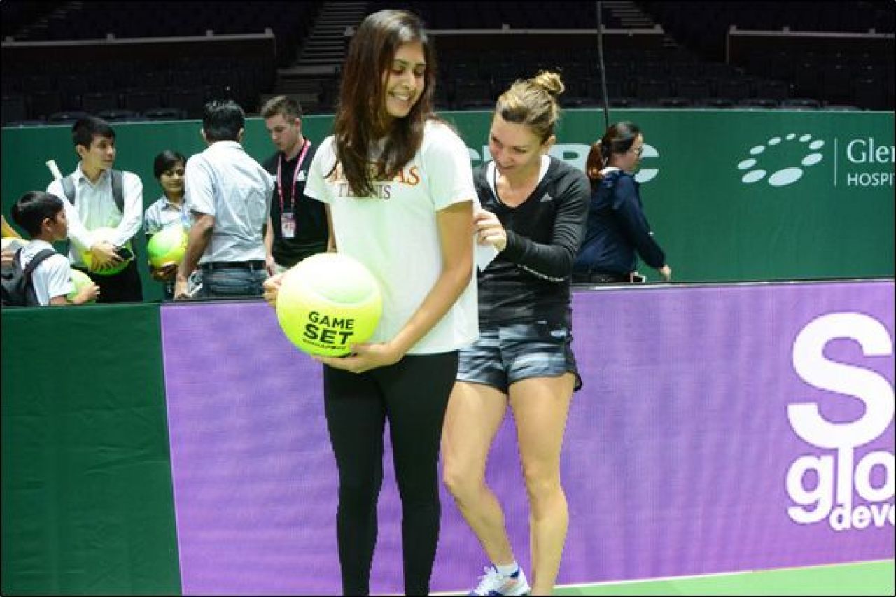Simona Halep s-a intalnit cu fanii la Singapore inainte de Turneul Campioanelor! Surpriza de care a avut parte_2