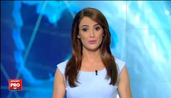 Halep si Sharapova s-au batut azi in tinute la Singapore. Rusoaica a jucat un meci de tenis pe apa si a primit un cadou surpriza! VIDEO