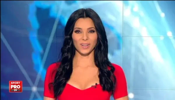 Bogdan Stoica si luptatorii SuperKombat s-au intors la scoala. Ca "profesori". Inaintea galei de pe 7 noiembrie, sportivi le-au vorbit studentilor de la SNSPA