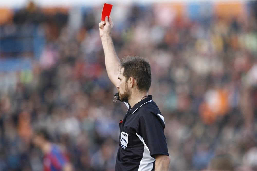 Steaua, Viitorul si Pandurii, singurele echipe fara cartonas rosu in Liga I! Ce echipa detine "recordul" de 6 cartonase rosii