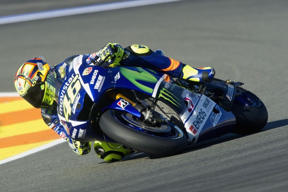 Tricampeon | Jorge Lorenzo e noul campion mondial la MotoGP, dar Valentino Rossi este eroul zilei. Cursa fantastica la Valencia_3