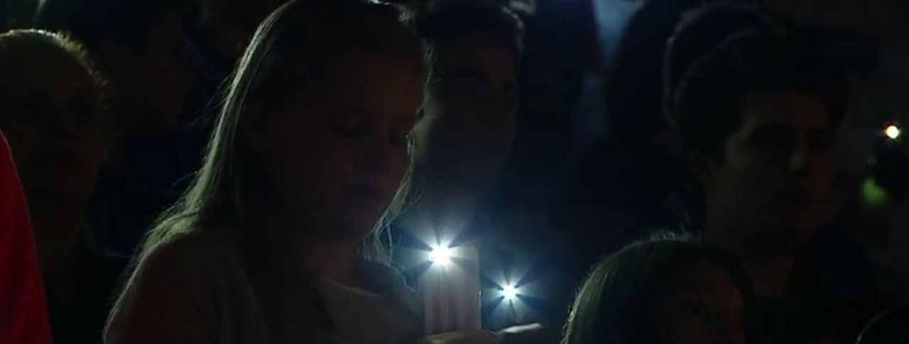 Toate luminile s-au stins, fanii s-au ridicat in picioare! Momentele emotionante care au urmat inainte de Steaua - Dinamo la baschet in memoria victimelor din Colectiv_1
