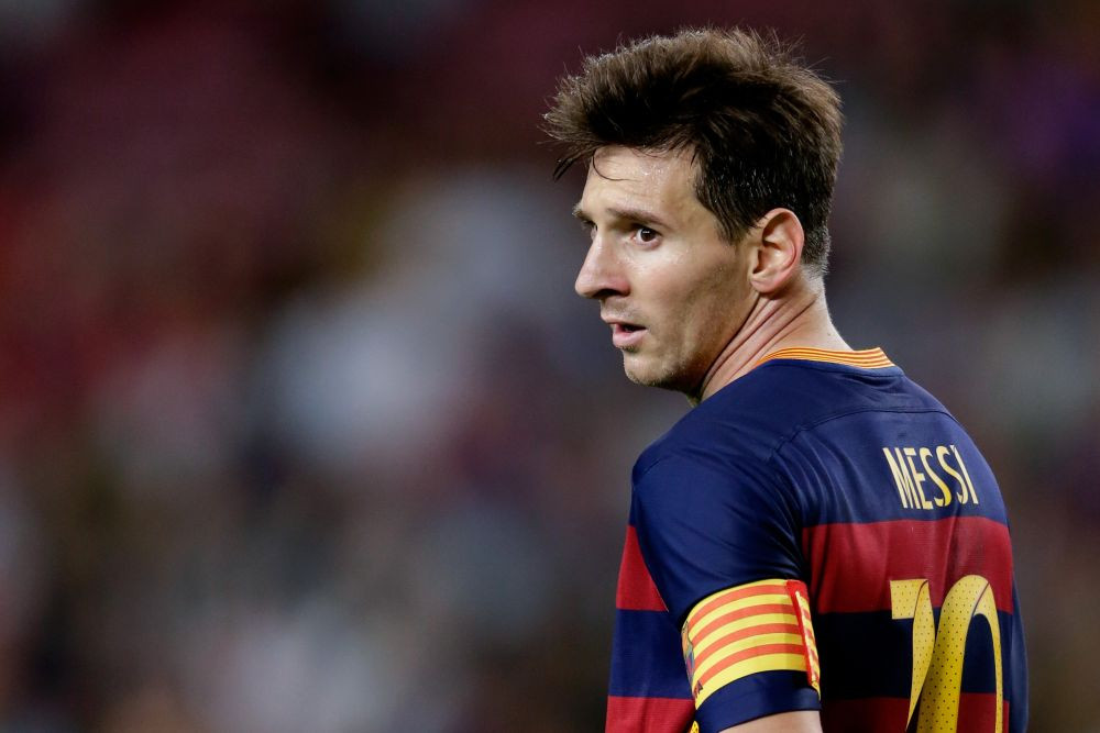 Risca Messi o accidentare mai grava doar pentru a se bate cu Ronaldo? Argentinianul trage tare pentru a reveni pe gazon, doctorul ii transmite: Nu juca