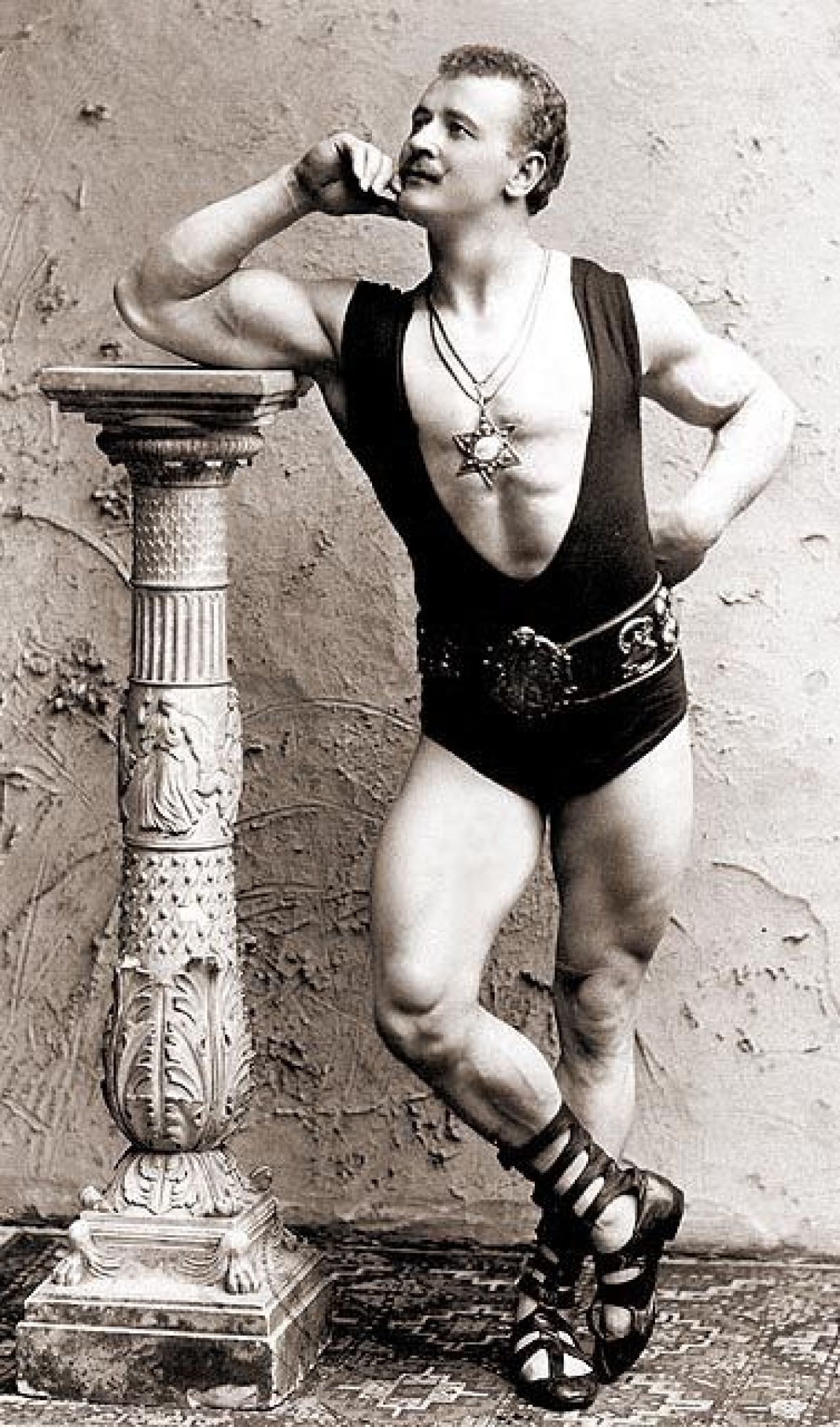 El e omul care facea femeile sa lesine cu muschii sai! Cum arata inventatorul fitnessului_4