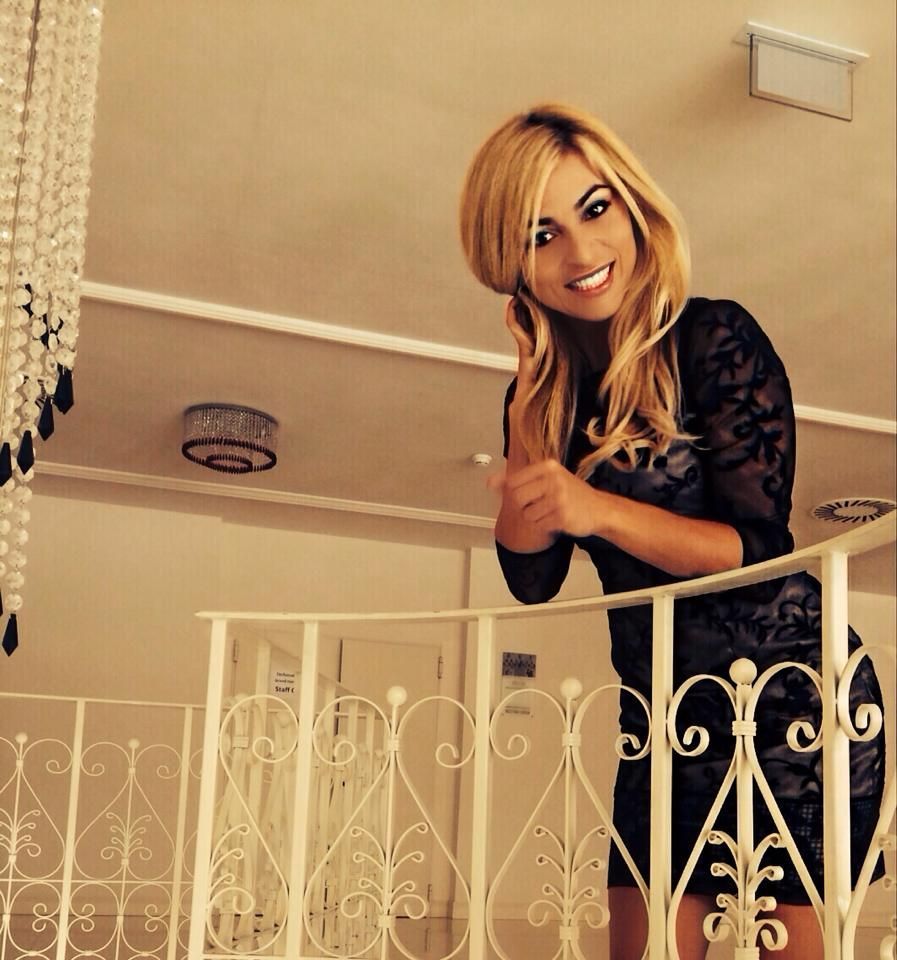 In liceu arata asa, acum este una dintre cele mai sexy sportive din Romania! O recunosti? :)_2