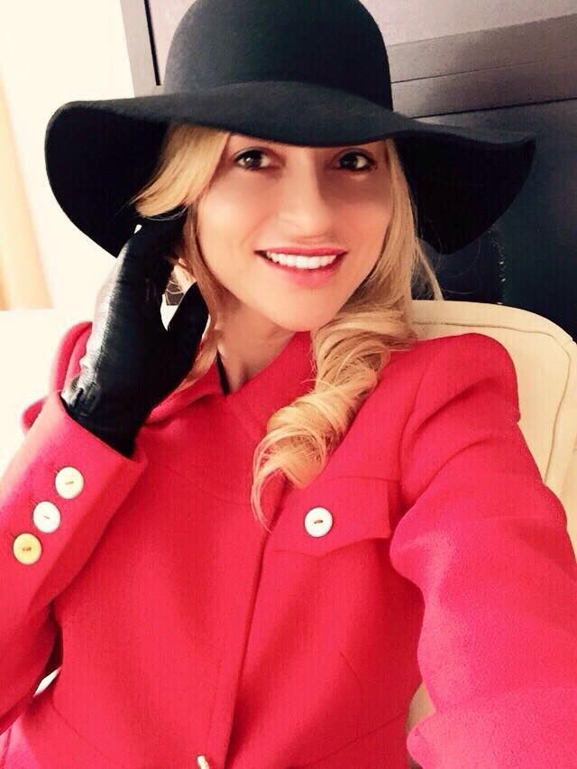 In liceu arata asa, acum este una dintre cele mai sexy sportive din Romania! O recunosti? :)_5