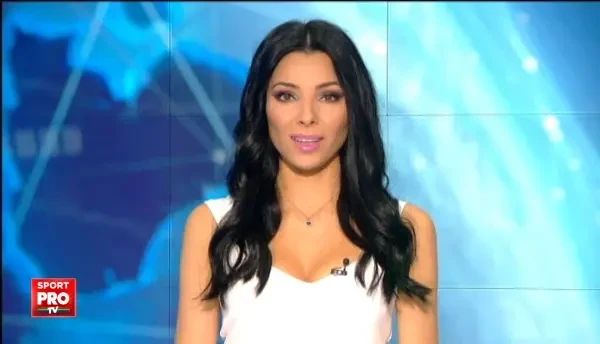 Munceste 10 ore pe zi, apoi se transforma COMPLET! Cum arata aceasta farmacista cand da jos halatul