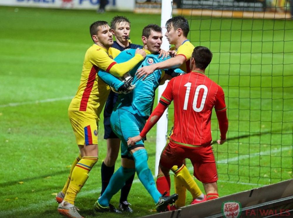 Ramanem in carti pentru Euro U21! Tara Galilor 1-1 Romania, dupa o repriza in care am jucat in 10 oameni: Branescu si-a pierdut capul si a fost eliminat_3