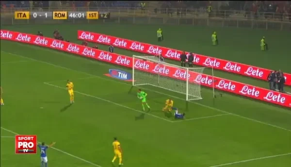 Arbitrul ne-a iertat de un penalty in finalul primei reprize