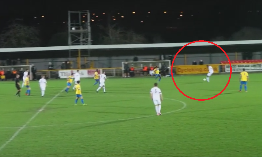 IREAL! Cum a putut sa-si dea autogol acest jucator dupa ce a degajat mingea spre cealalta poarta :)) VIDEO