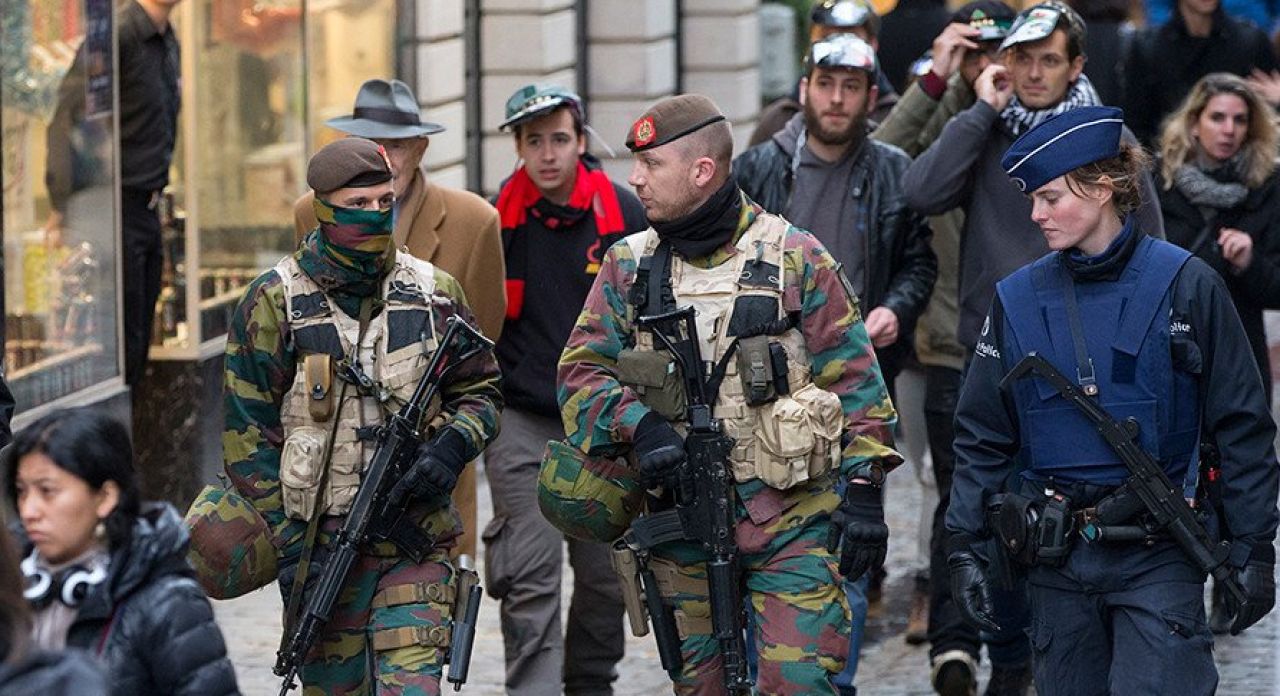Alerta terorista paralizeaza Belgia. Bruxelles-ul, patrulat de militari; metroul a fost inchis, iar meciurile ANULATE_4
