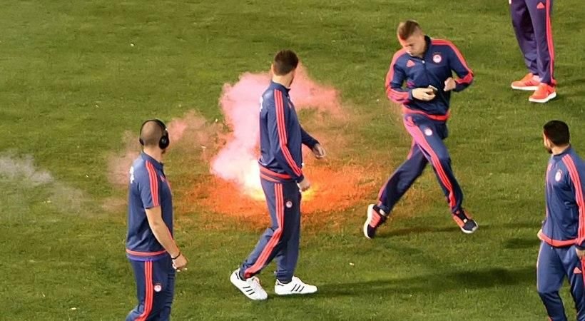 Incidente INCREDIBILE in Grecia! Derby-ul dintre Panathinaikos si Olympiacos, ANULAT din cauza fanilor care au atacat jucatorii_2