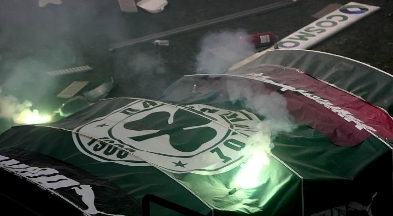 Incidente INCREDIBILE in Grecia! Derby-ul dintre Panathinaikos si Olympiacos, ANULAT din cauza fanilor care au atacat jucatorii_4
