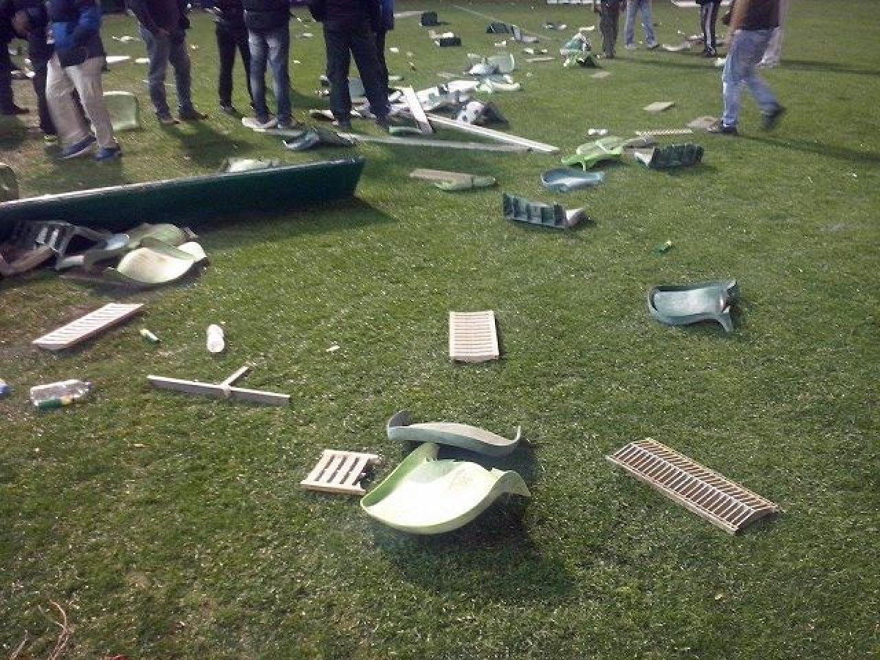 Incidente INCREDIBILE in Grecia! Derby-ul dintre Panathinaikos si Olympiacos, ANULAT din cauza fanilor care au atacat jucatorii_16