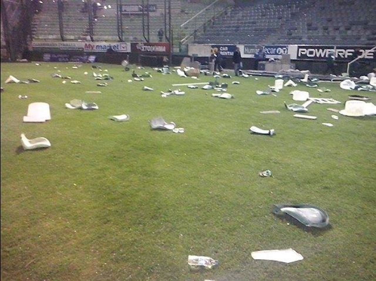 Incidente INCREDIBILE in Grecia! Derby-ul dintre Panathinaikos si Olympiacos, ANULAT din cauza fanilor care au atacat jucatorii_17