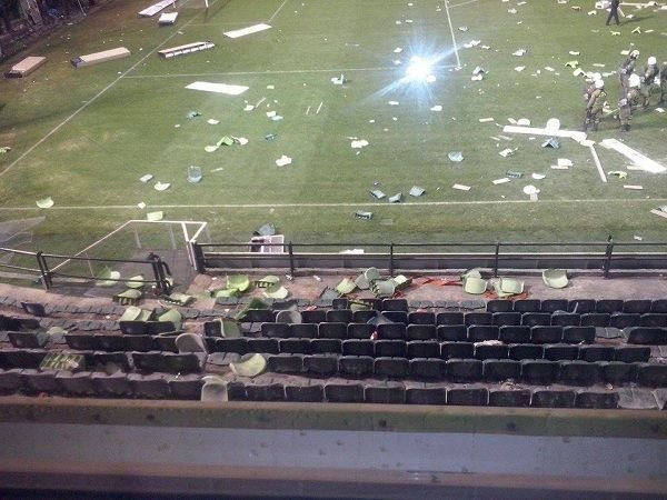 Incidente INCREDIBILE in Grecia! Derby-ul dintre Panathinaikos si Olympiacos, ANULAT din cauza fanilor care au atacat jucatorii_18