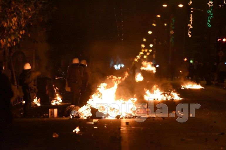 Incidente INCREDIBILE in Grecia! Derby-ul dintre Panathinaikos si Olympiacos, ANULAT din cauza fanilor care au atacat jucatorii_19