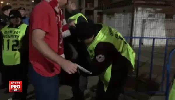 SECURITATE MAXIMA la derby! Prin ce a trecut fiecare suporter care a incercat sa intre la Dinamo - Steaua. VIDEO