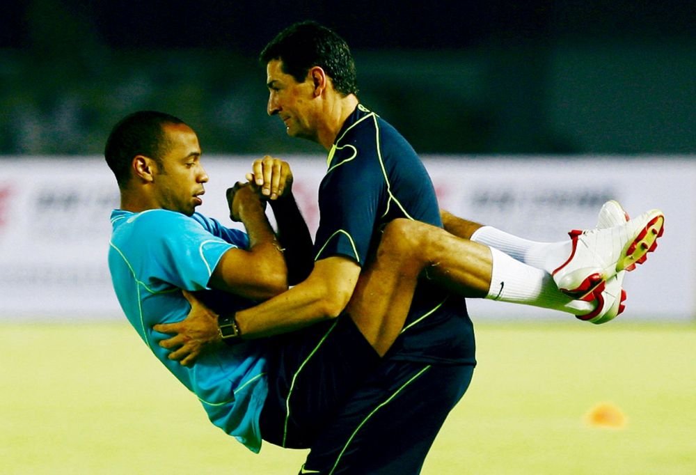Cele mai romantice imagini din istoria fotbalului! Cum au ajuns MM si Reghe langa Bale, Cristiano Ronaldo, Mourinho, Zlatan si Rooney :)_7