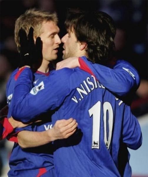 Cele mai romantice imagini din istoria fotbalului! Cum au ajuns MM si Reghe langa Bale, Cristiano Ronaldo, Mourinho, Zlatan si Rooney :)_8