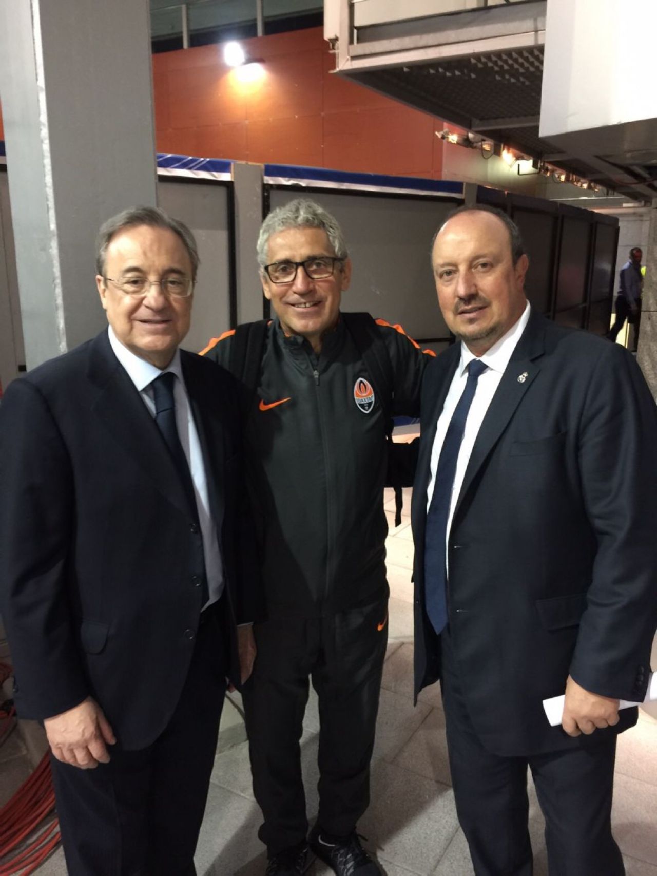 Cine este romanul care s-a pozat cu toate vedetele lui Real Madrid. Victor Hexan, omul care a ajuns sa lucreze cu cei mai mari fotbalisti_2